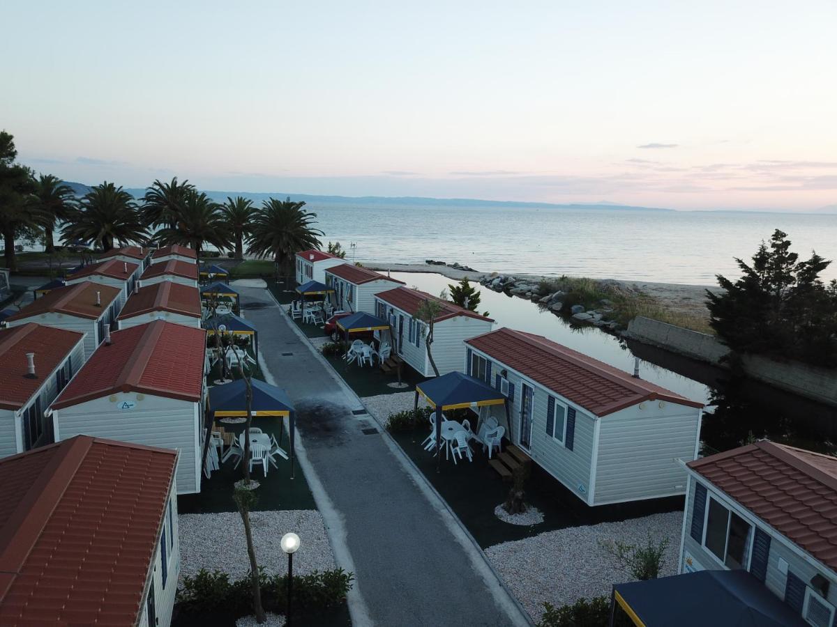 Happy Camp Mobile Homes In Castello Camping & Summer Resort Неос Мармарас Екстериор снимка